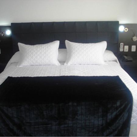 Hotel Manta เปโลตัส ภายนอก รูปภาพ
