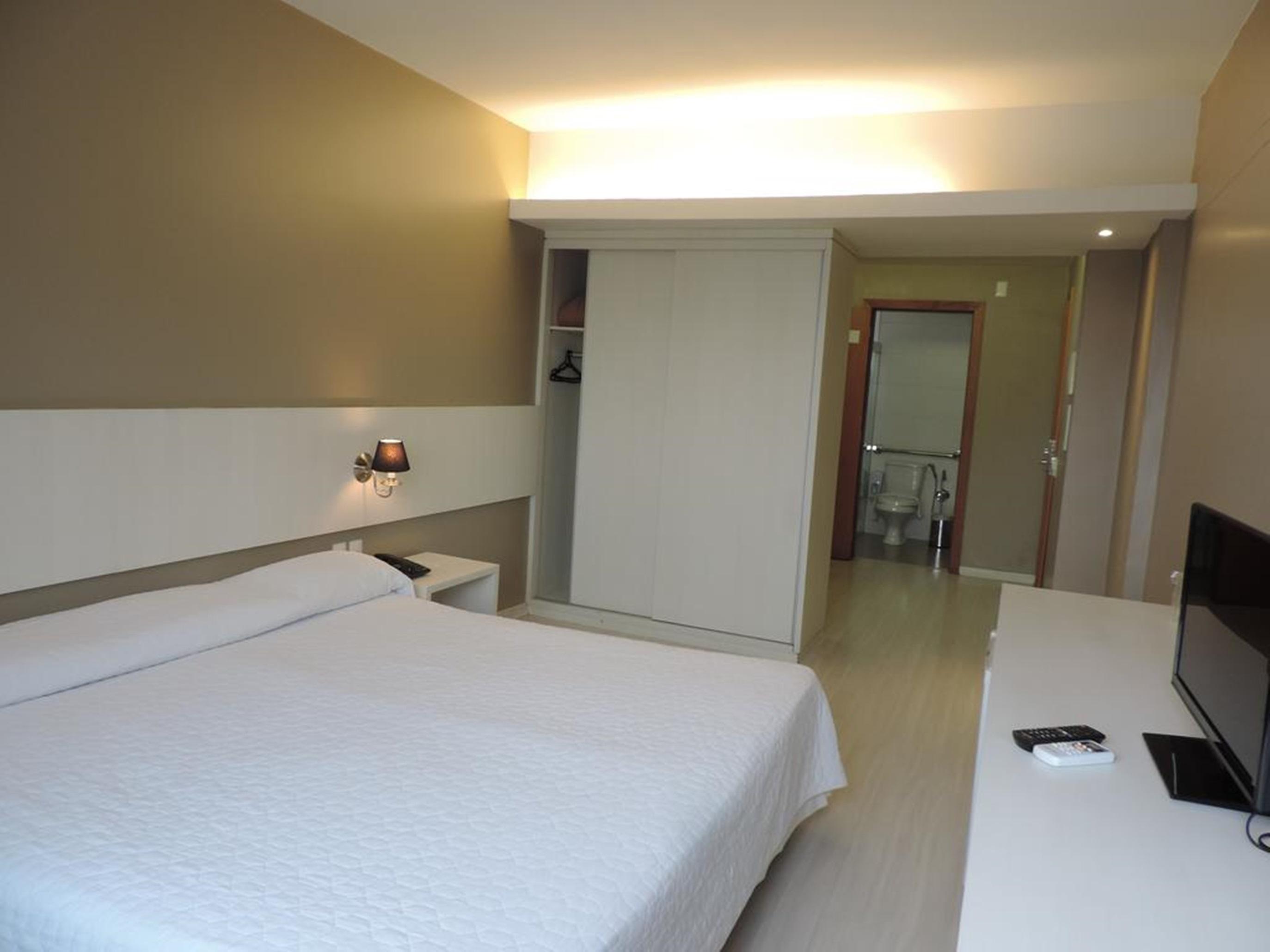 Hotel Manta เปโลตัส ภายนอก รูปภาพ