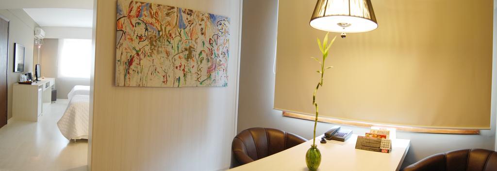Hotel Manta เปโลตัส ภายนอก รูปภาพ