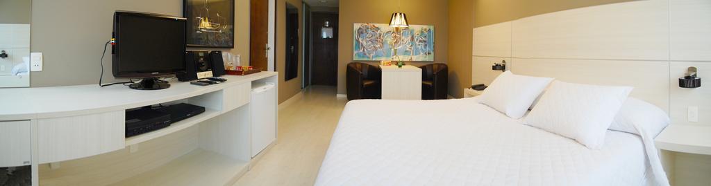 Hotel Manta เปโลตัส ภายนอก รูปภาพ