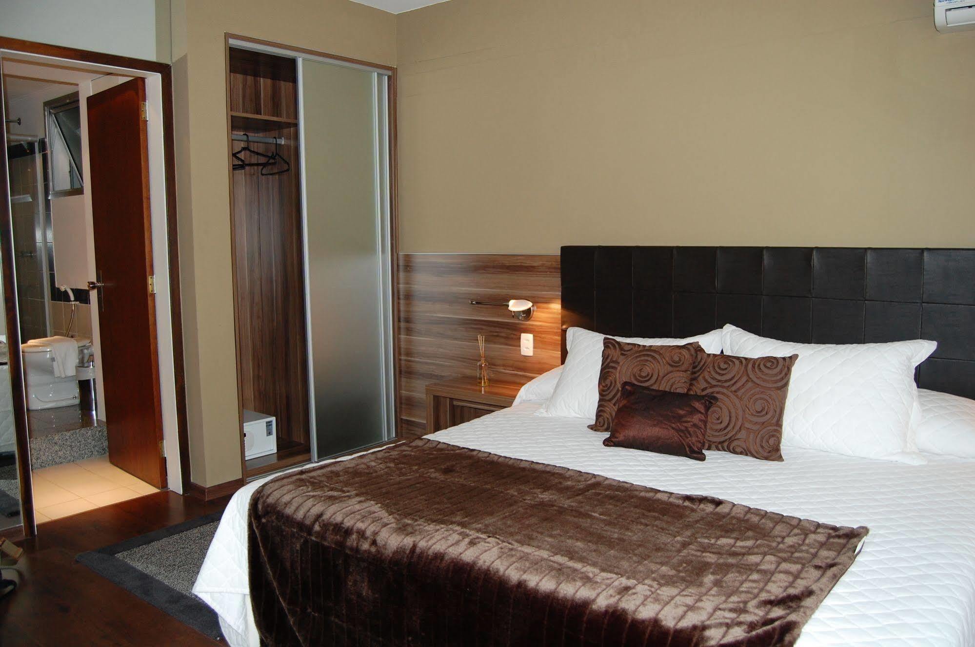 Hotel Manta เปโลตัส ภายนอก รูปภาพ