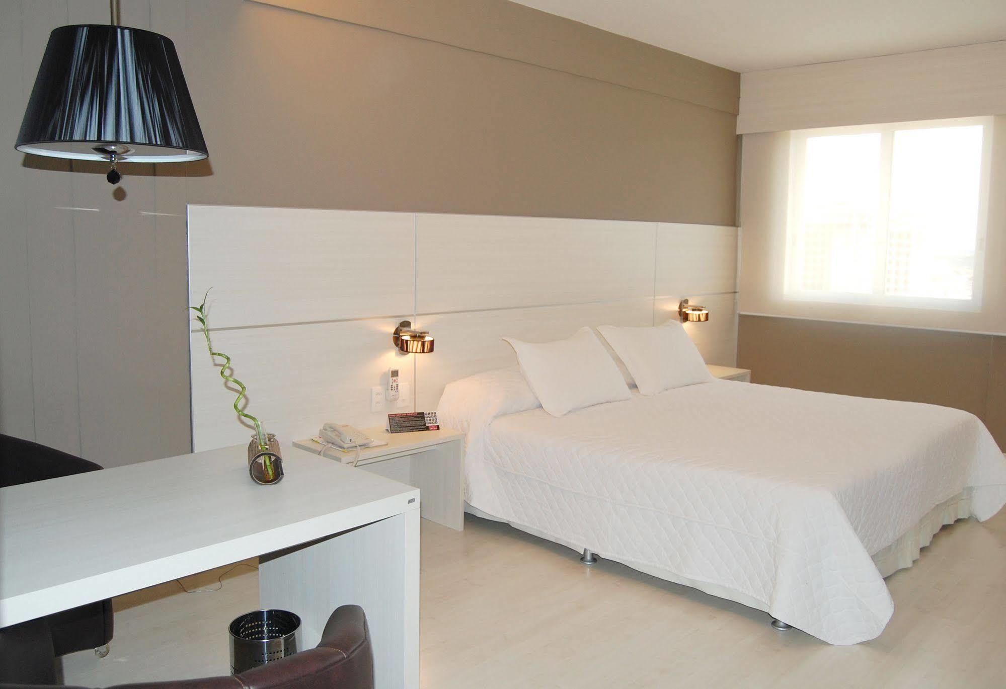 Hotel Manta เปโลตัส ภายนอก รูปภาพ