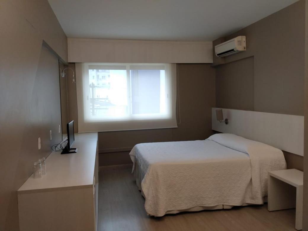 Hotel Manta เปโลตัส ภายนอก รูปภาพ